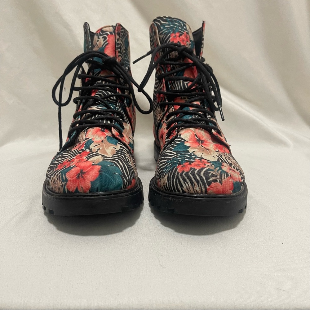 Volcom Combat Style Boots Pink Hibiscus print Size 8.5